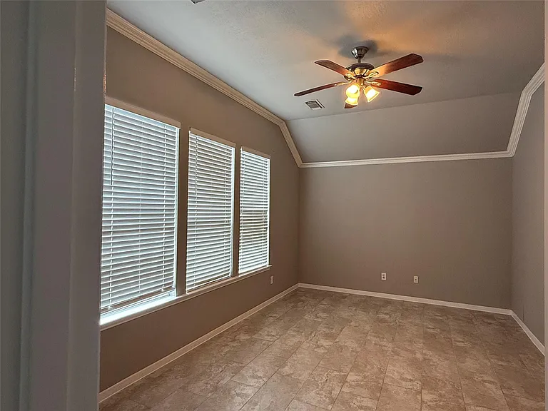 16126 Saxon Hollow Ln — Photo 10