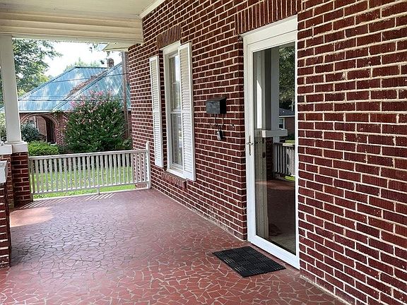 4th image of 306 Dukes Ave