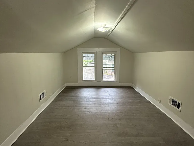 5606 Avenue K — Photo 8