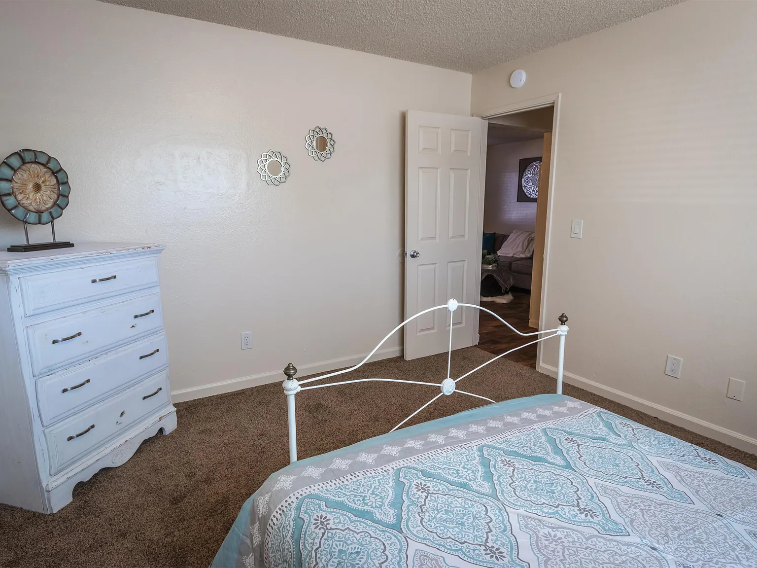 Jasmine Apartments — Photo 4