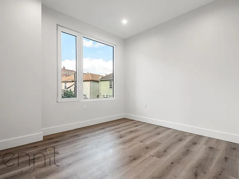 125 Kings Hwy #3E — Photo 4