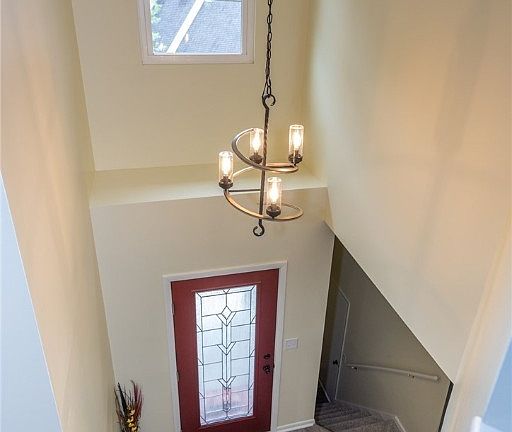 3rd image of 32 Forest Cove Dr