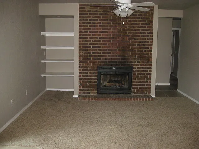 Two Bedroom two bath duplex. — Photo 2