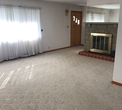 Living room/dining comb