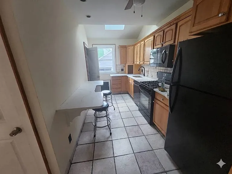 208 Clover St — Photo 6