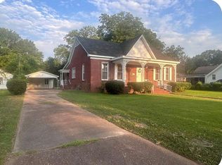 733 S College St, Grenada, MS 38901