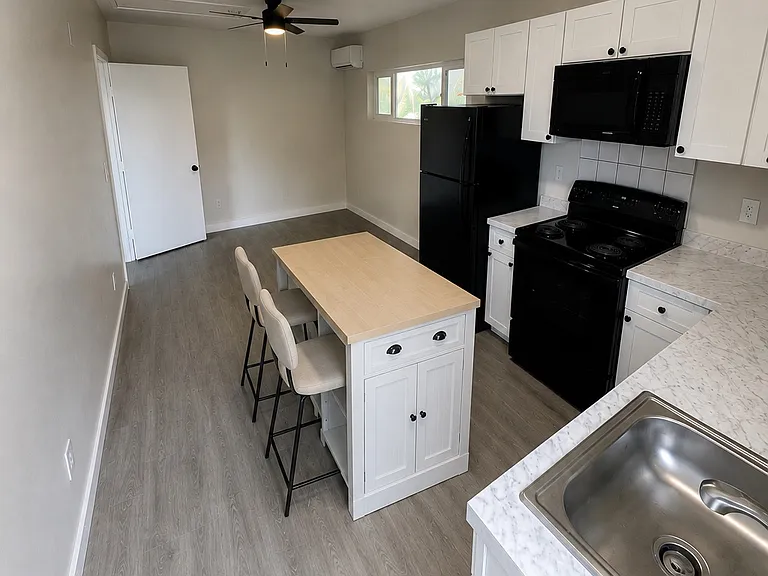560 Hillside Ter #2 — Photo 2