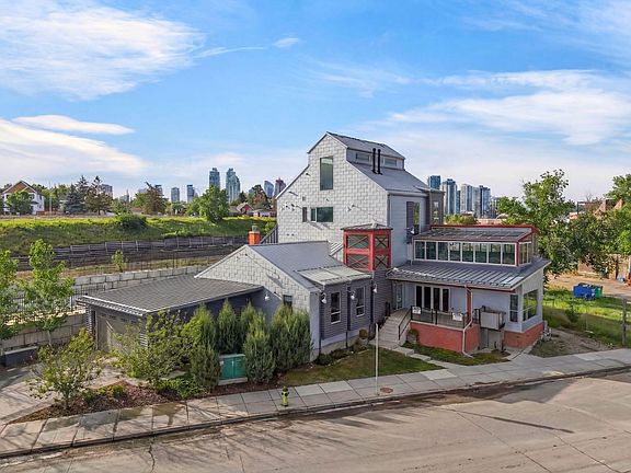 2nd image of 1015 11th St SE