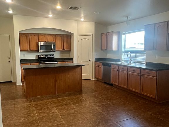 5th image of 17560 W Voltaire St