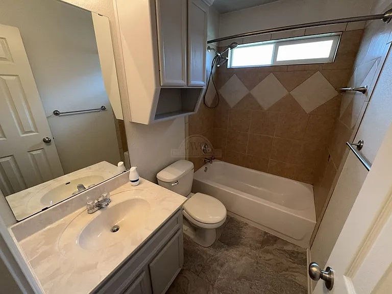 9911 Diana Dr — Photo 22