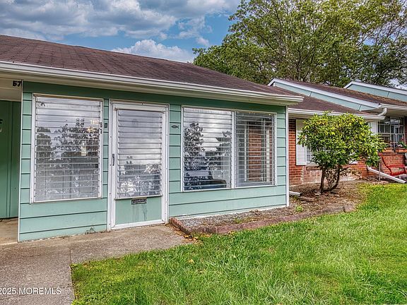 4th image of 67D Dorchester Drive #D