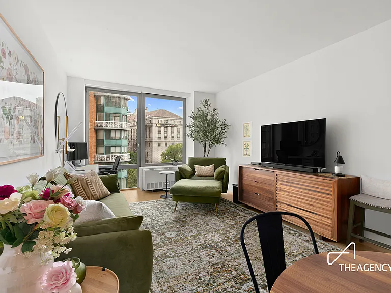 212 W 72nd St #5G — Photo 3