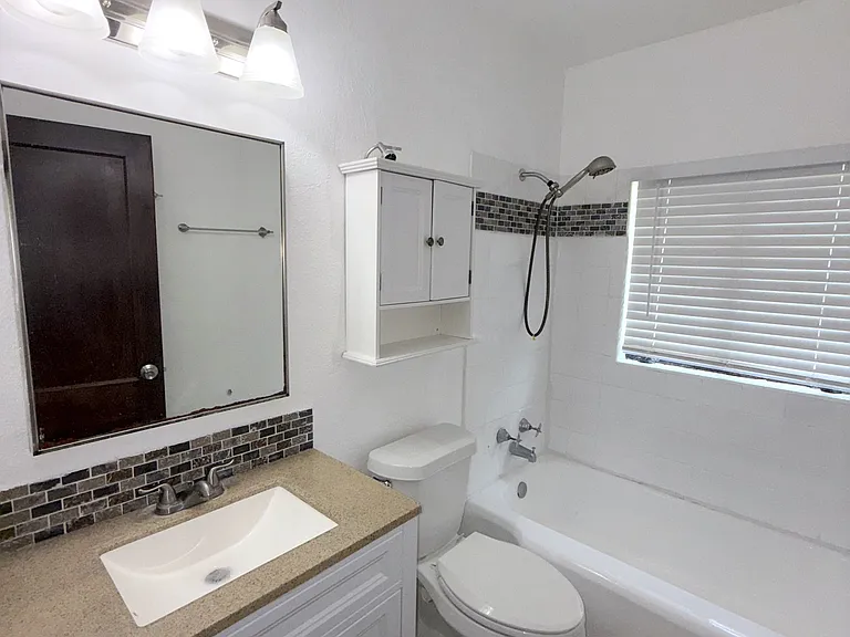 1415 Asher Ln — Photo 7