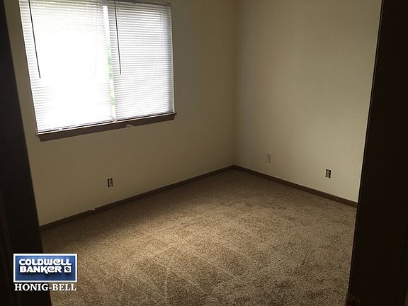 5th image of 990 N 1st St APT 3