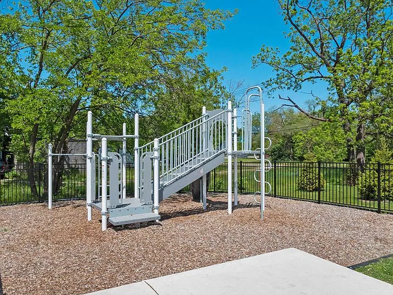 Winston Commons — Photo 22