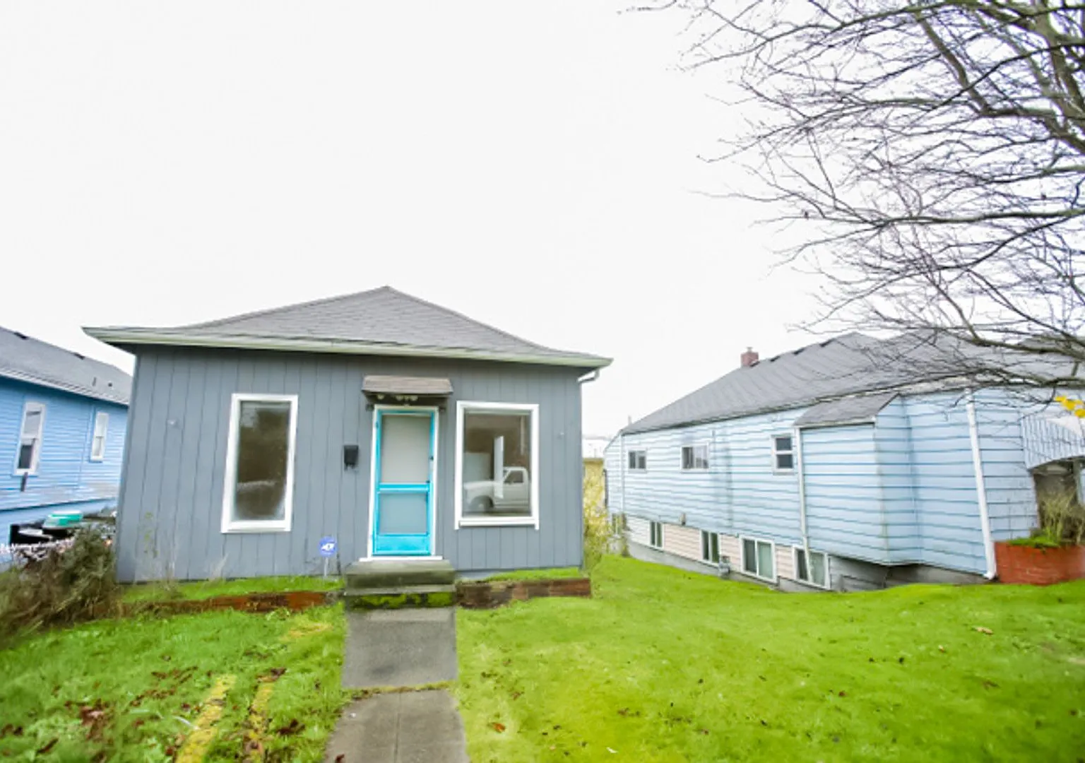Charming 2 Bedroom 1 Bath Home - Downtown Everett — Photo 2