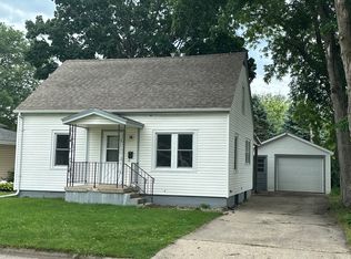 1506 17th Ave, Sterling, IL 61081