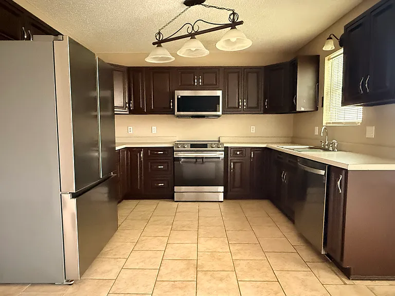 303 Carly Dr — Photo 3