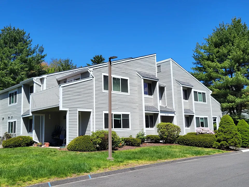 107 Hilltop Dr #107