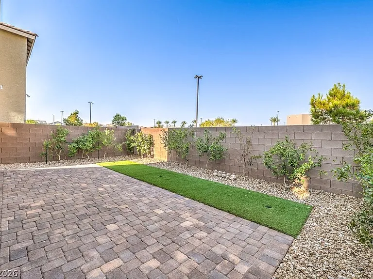 8051 Adelaide Hills St — Photo 35