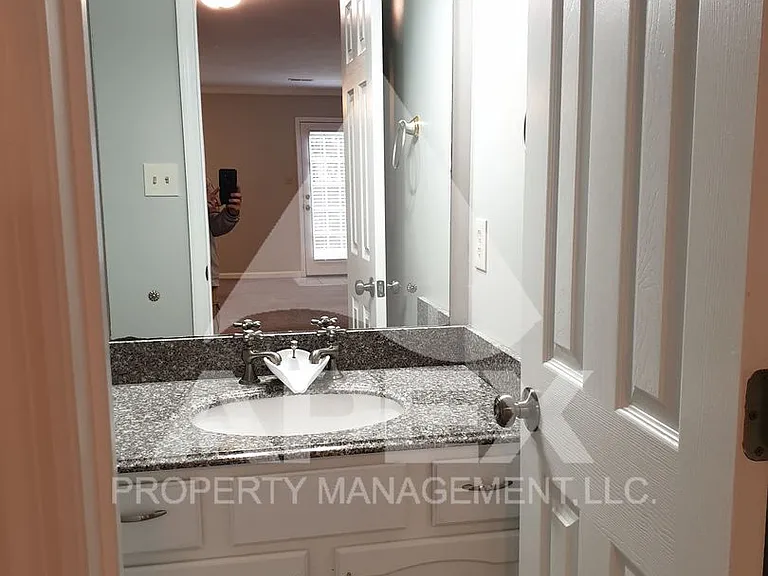 913 Oak Haven Rd — Photo 14