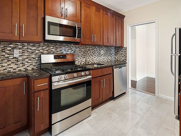 3rd image of 111-14 76th Ave #206