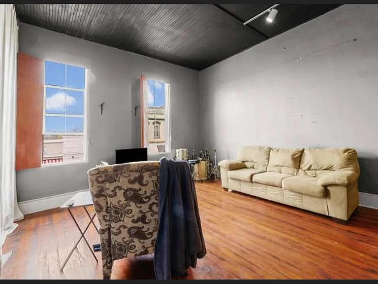217 W Washington St — Photo 6