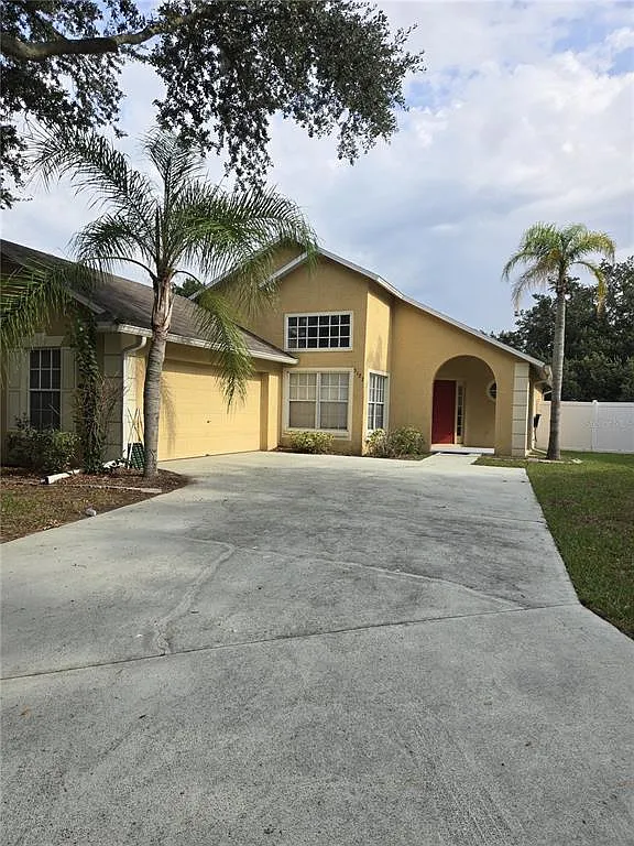3 bed, 2.0 bath, 1472 sqft, $2,300 — Photo 1