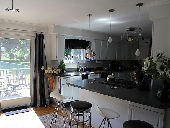 updated kitchen/dining area