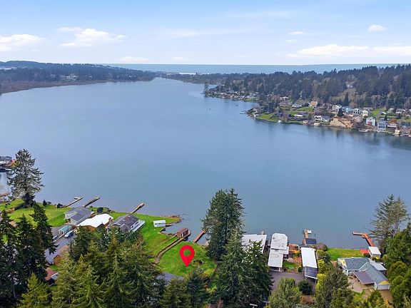 5th image of 1349 NE East Devils Lake Rd