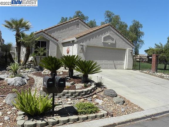 2nd image of 2339 Cherry Hills Dr