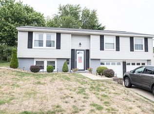 210 Oak Heights Dr, Oakdale, PA 15071