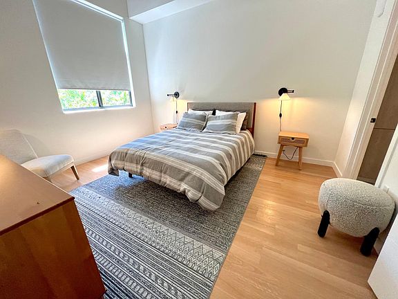 5th image of 11380 Biscayne Blvd #412