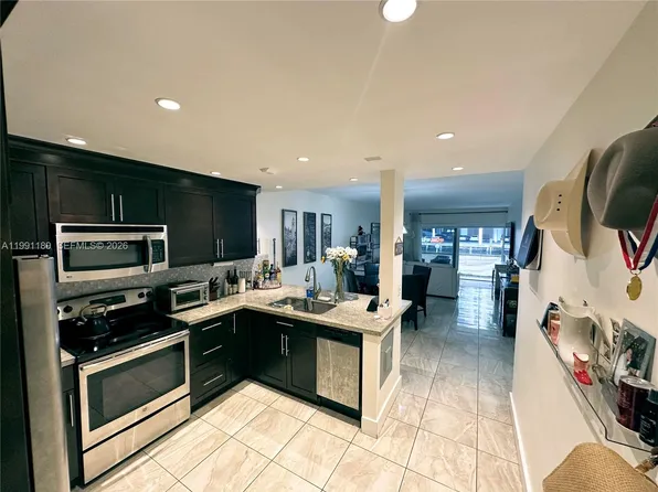 450 Paradise Isle Blvd APT 102, Hallandale Beach, FL 33009