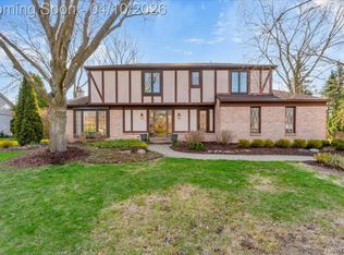 16516 Dundalk Ln, Northville, MI