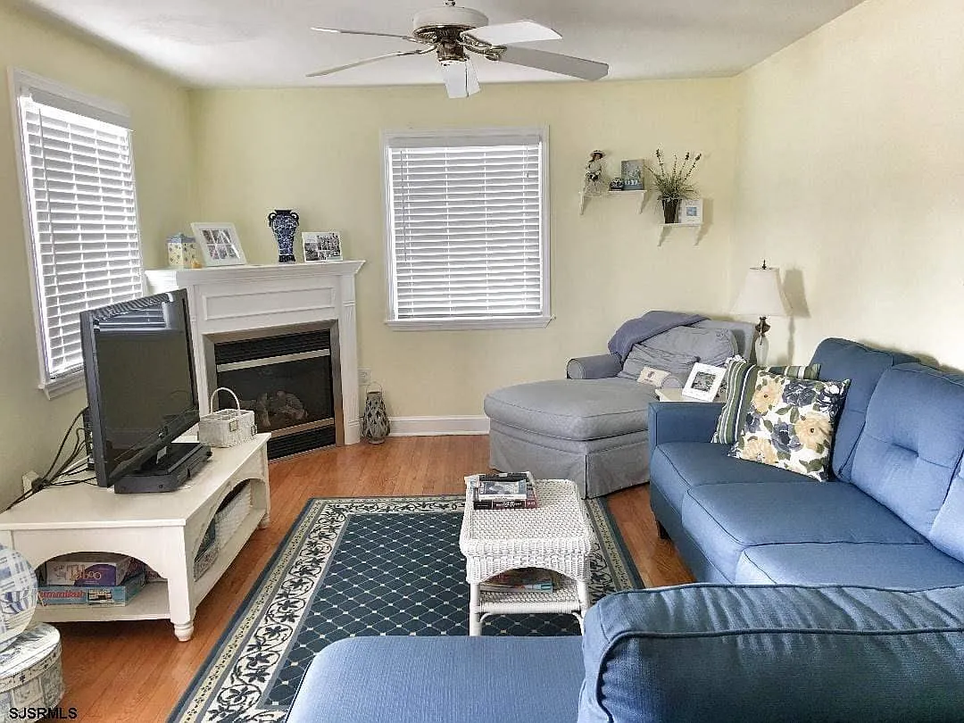 2 bed, 1.0 bath, $1,400 — Photo 4