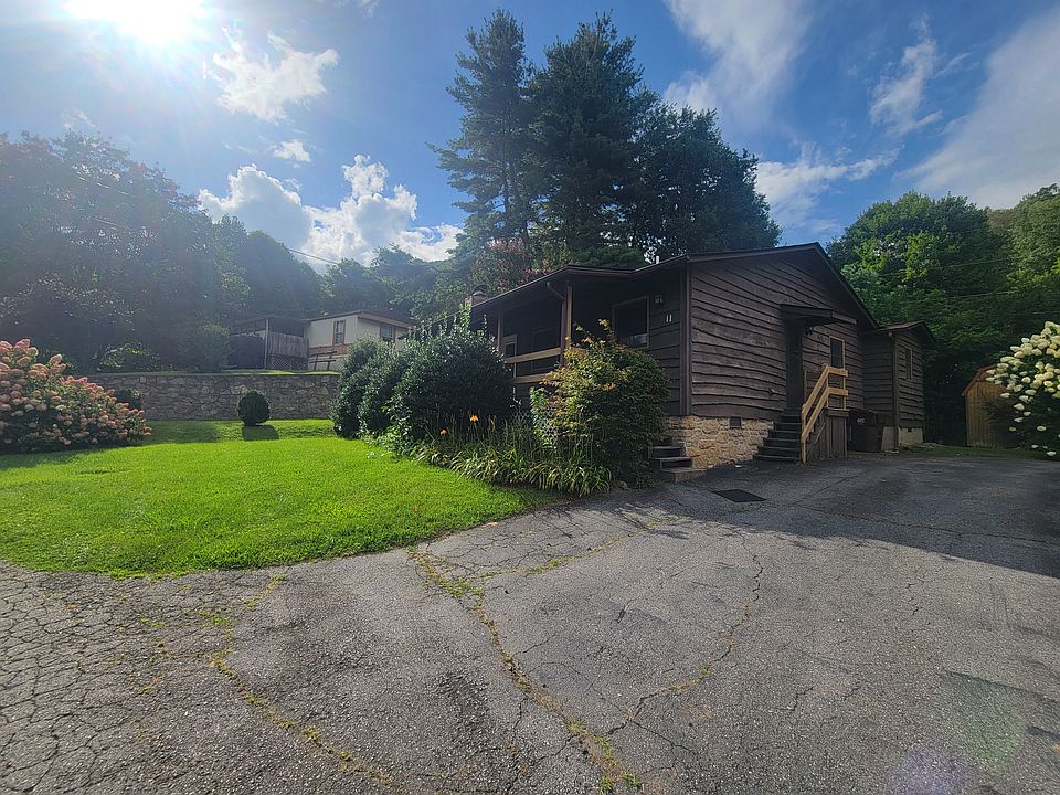 1st image of 11 Crystalwood Ln