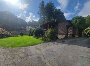 11 Crystalwood Ln, Maggie Valley, NC 28751
