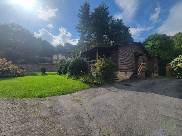 11 Crystalwood Ln