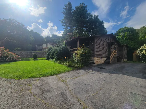 11 Crystalwood Ln, Maggie Valley, NC 28751
