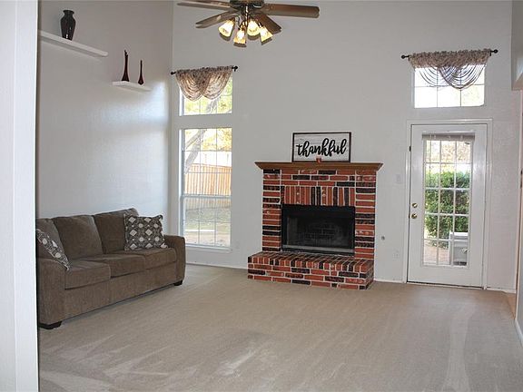 3rd image of 973 Little Den Dr