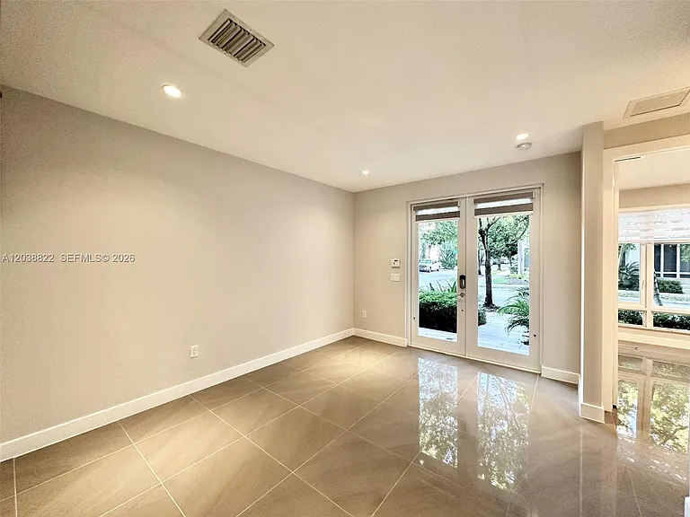 10560 NW 63rd Ter — Photo 3