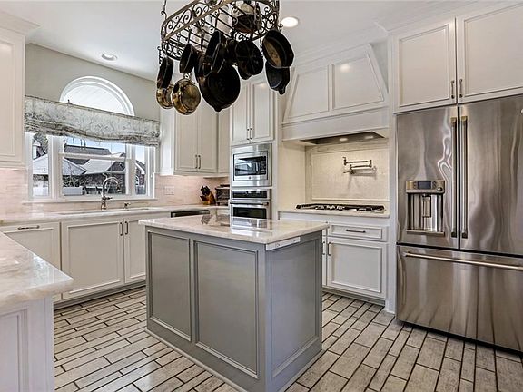 3rd image of 103 Laura Ln