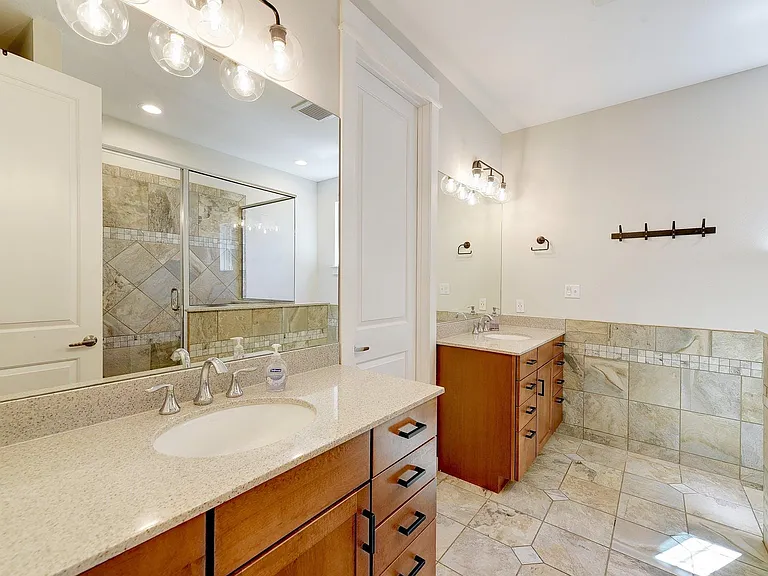 2204 Schriber St #B — Photo 17