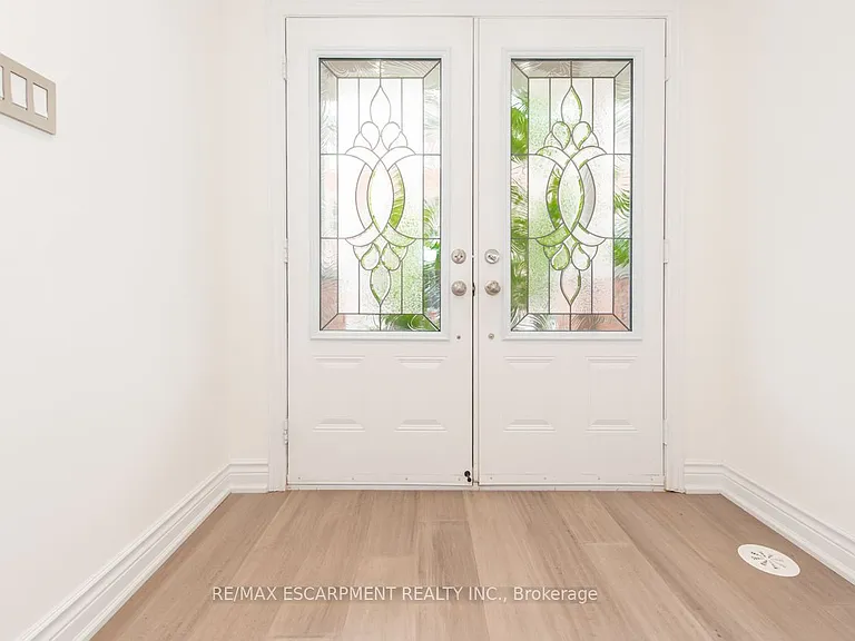 64 City Park Cir — Photo 5