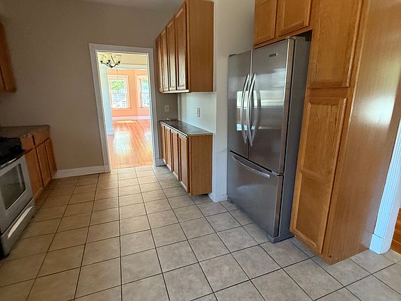 5th image of 158 Highland Ave #1