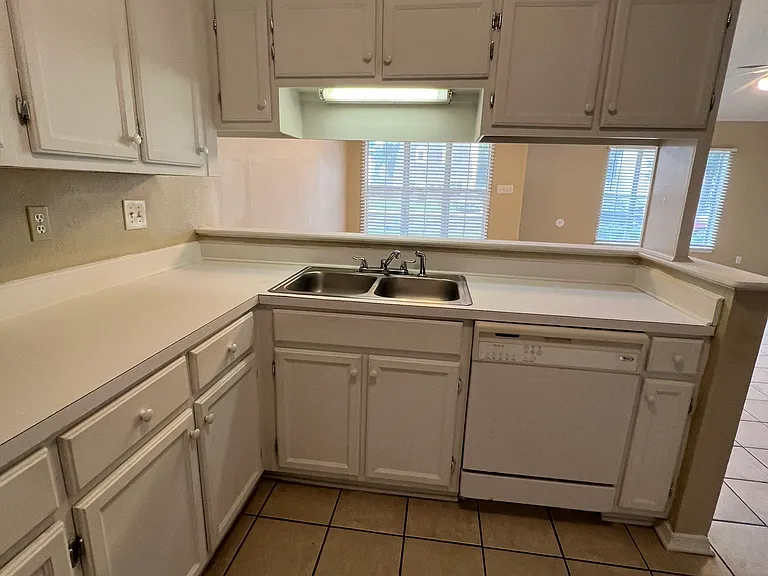 2366 Trafalgar Dr — Photo 25