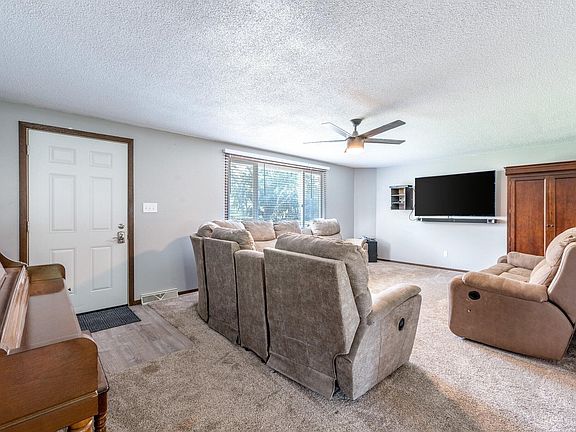 2nd image of 1510 Onyx Dr