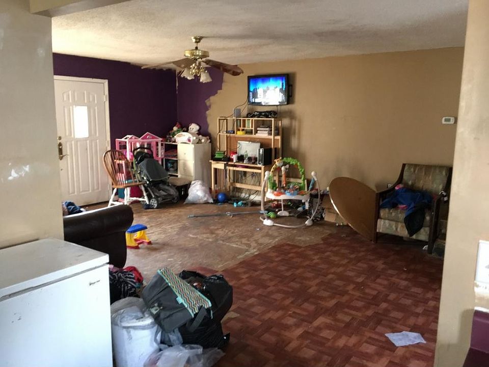 2nd image of 819 Maple E