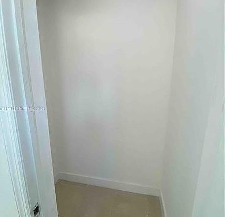 4th image of 2125 Bay Dr APT B